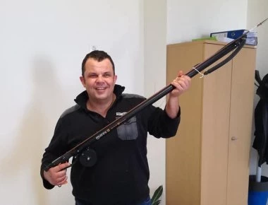 ΠΟΕΔΗΝ: Ο «ιδιοκτήτης βουλκανιζατέρ»- διοικητής Νοσ. Σαντορίνης διαμένει σε πολυτελή βίλα με έξοδα δημοσίου (φωτό)